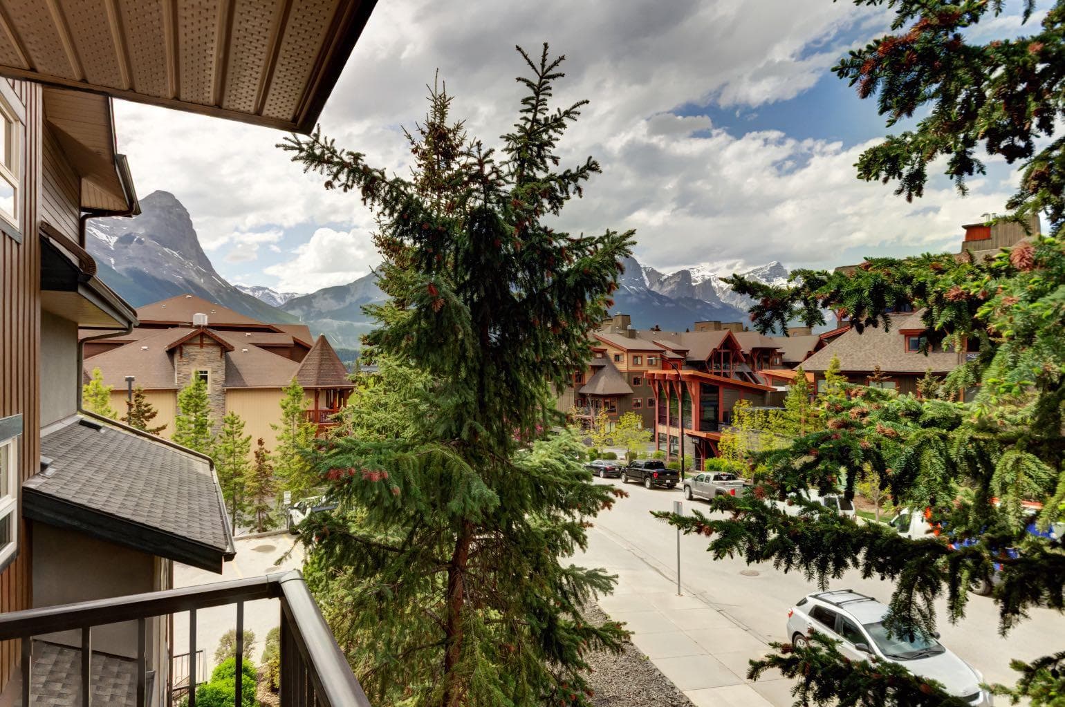 202, 186 Kananaskis Way  