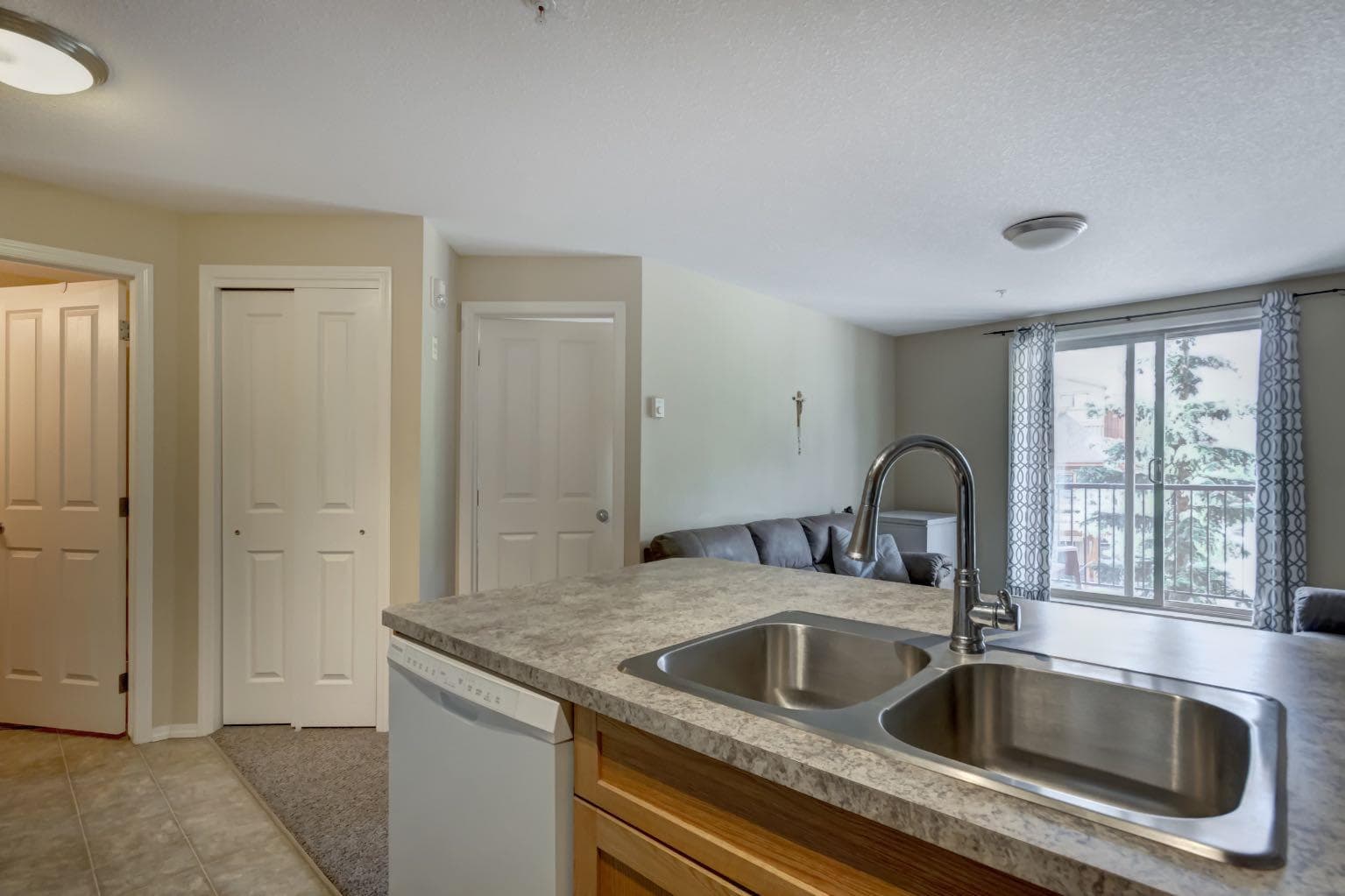 202, 186 Kananaskis Way  