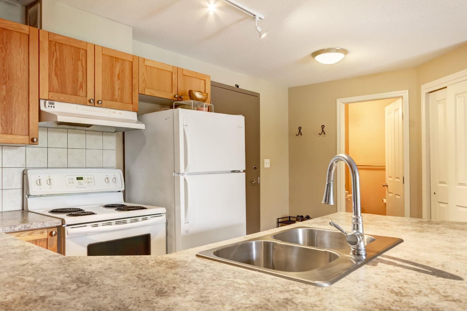 202, 186 Kananaskis Way  