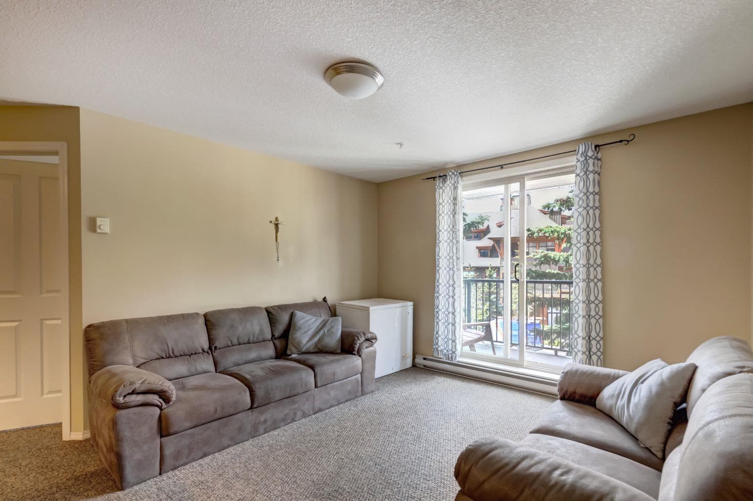 202, 186 Kananaskis Way  