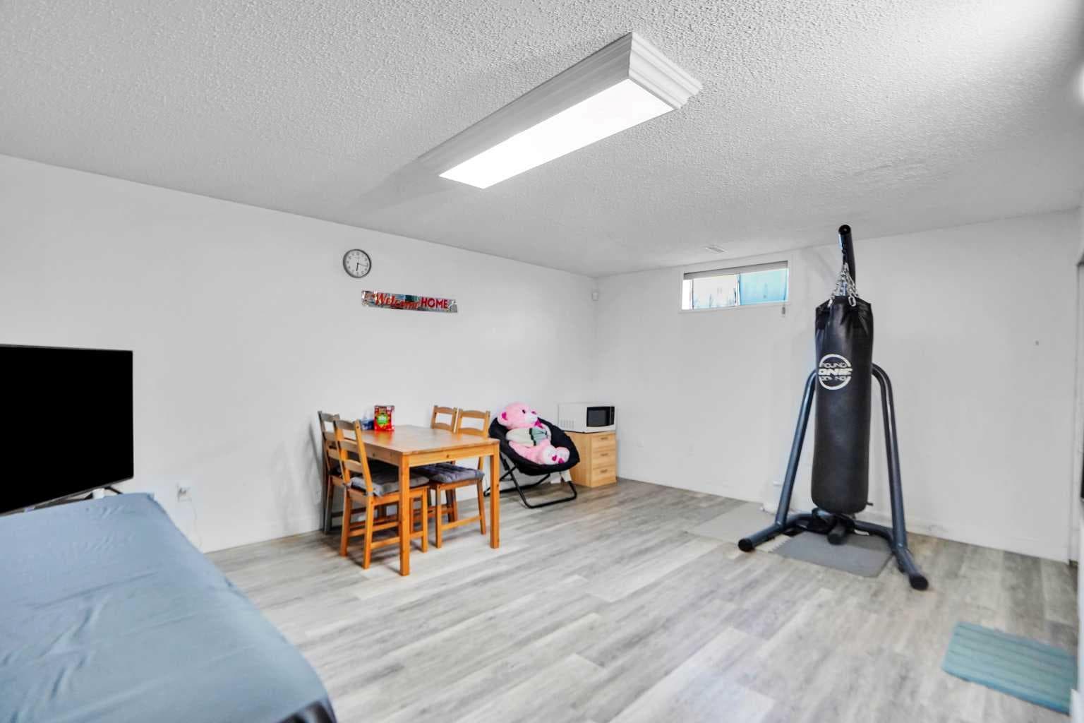 168 Castlebrook Drive NE