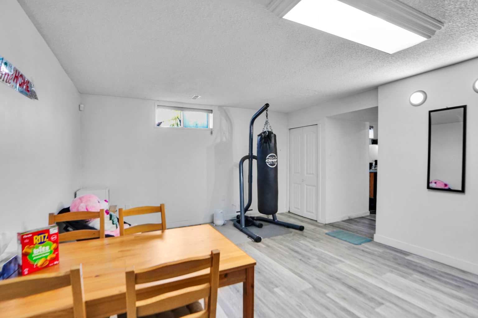 168 Castlebrook Drive NE