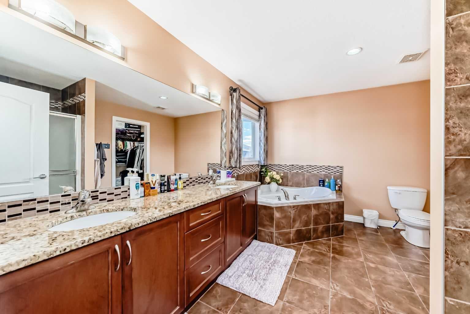117 Saddlelake Grove NE