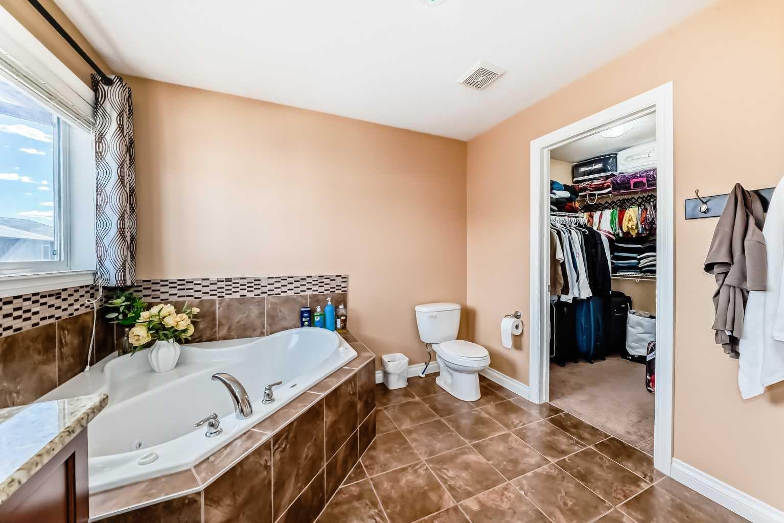 117 Saddlelake Grove NE