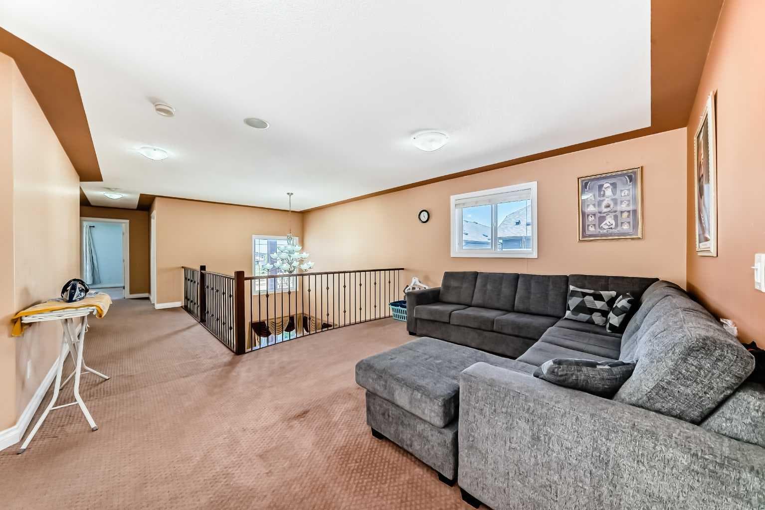 117 Saddlelake Grove NE