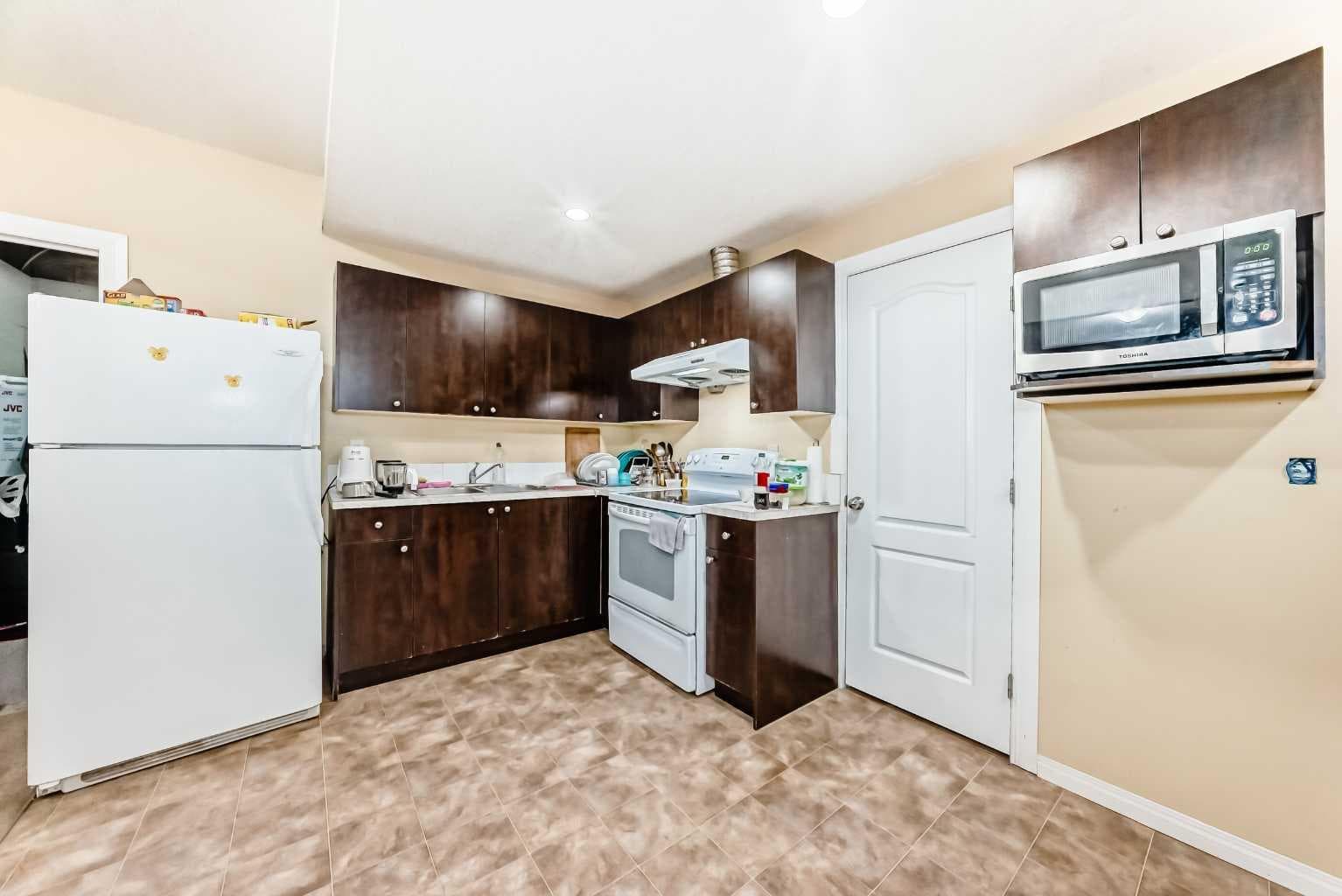 117 Saddlelake Grove NE