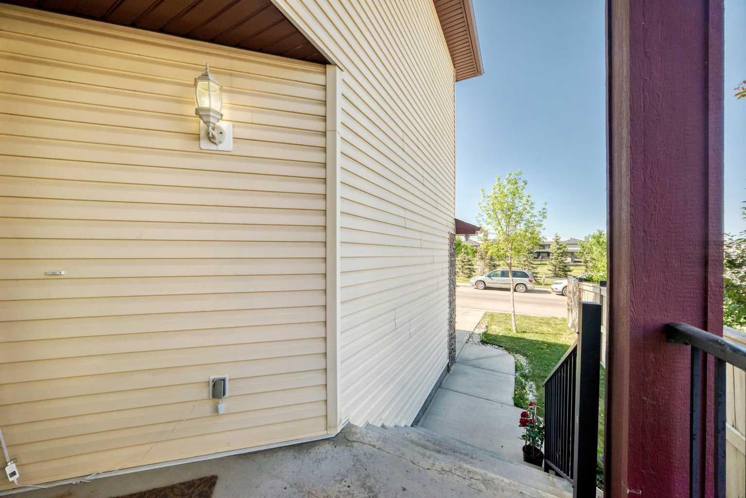 117 Saddlelake Grove NE
