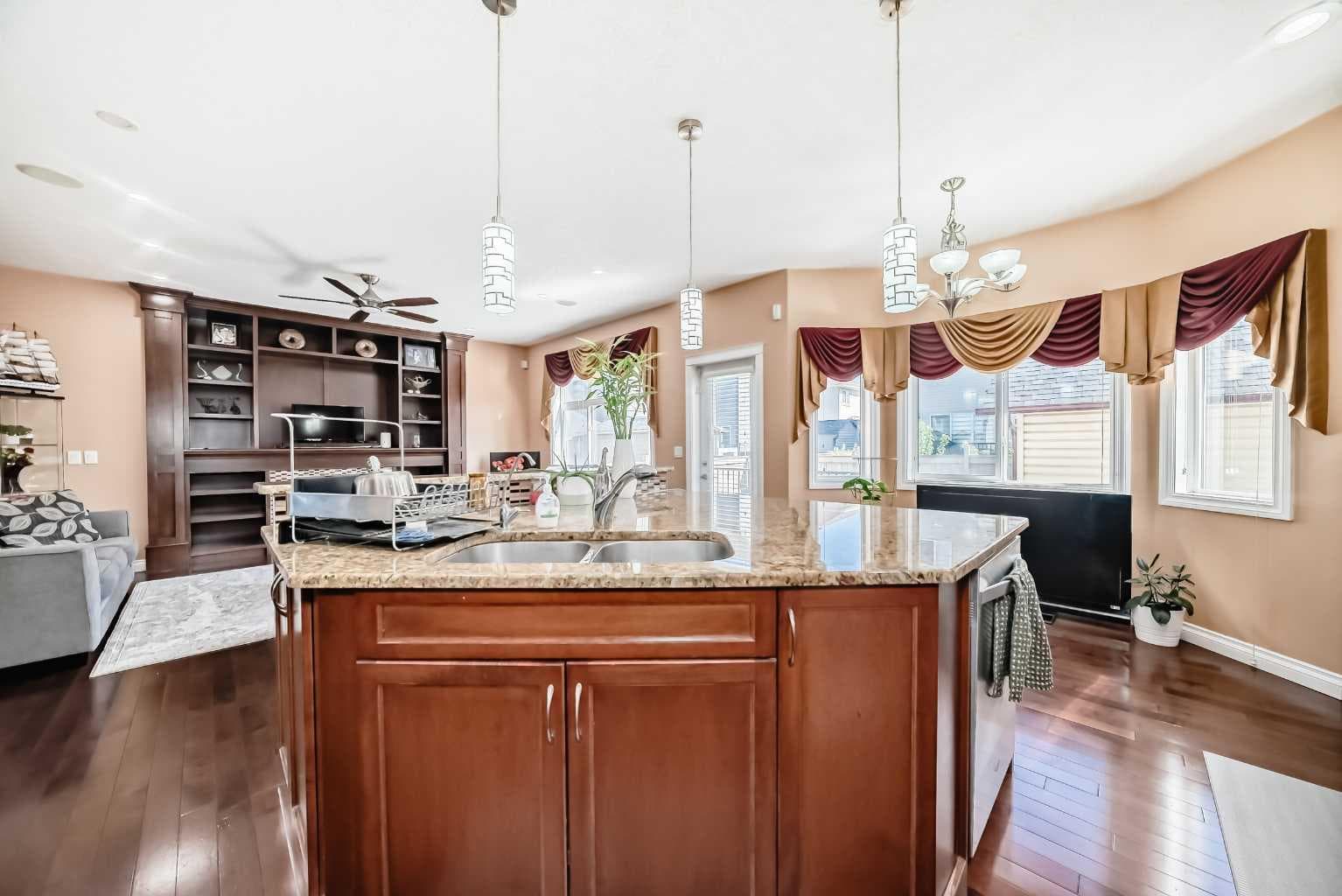 117 Saddlelake Grove NE