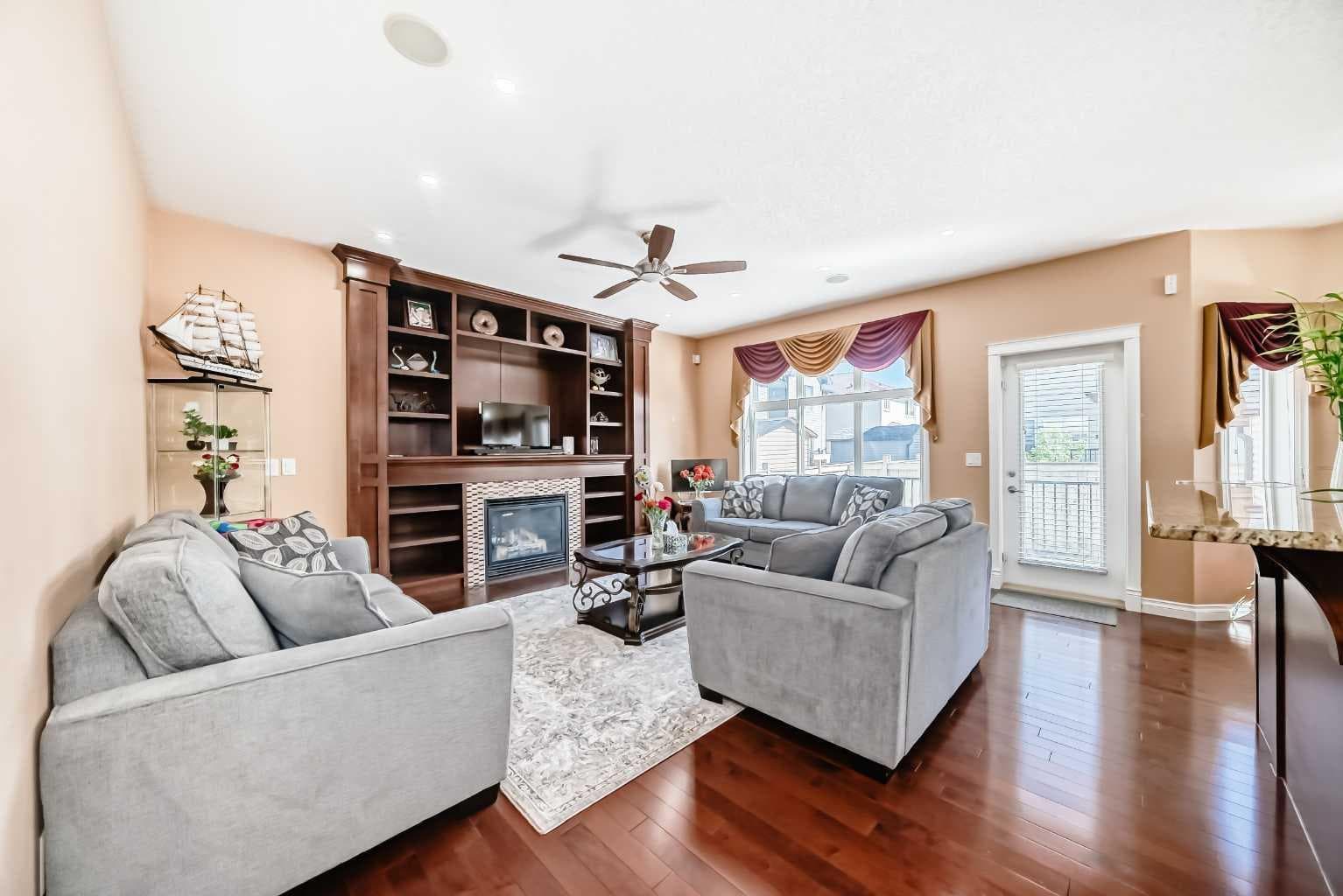 117 Saddlelake Grove NE