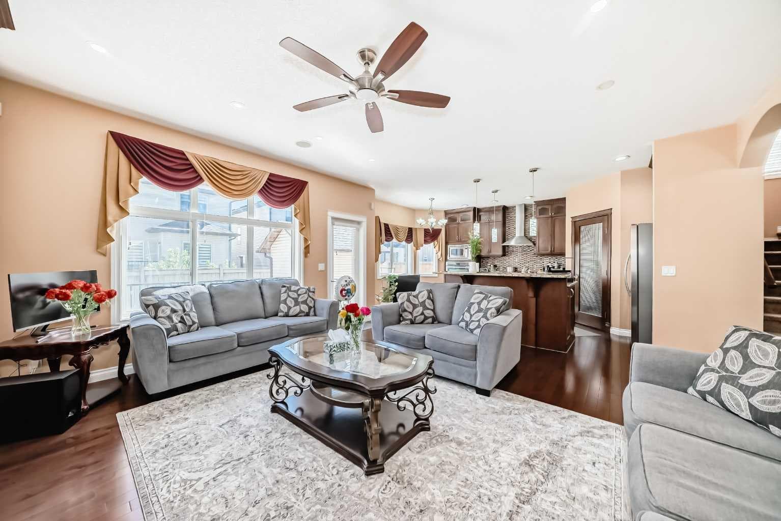 117 Saddlelake Grove NE