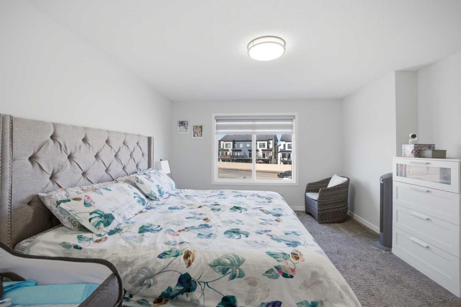 1153 Chinook Gate Bay SW