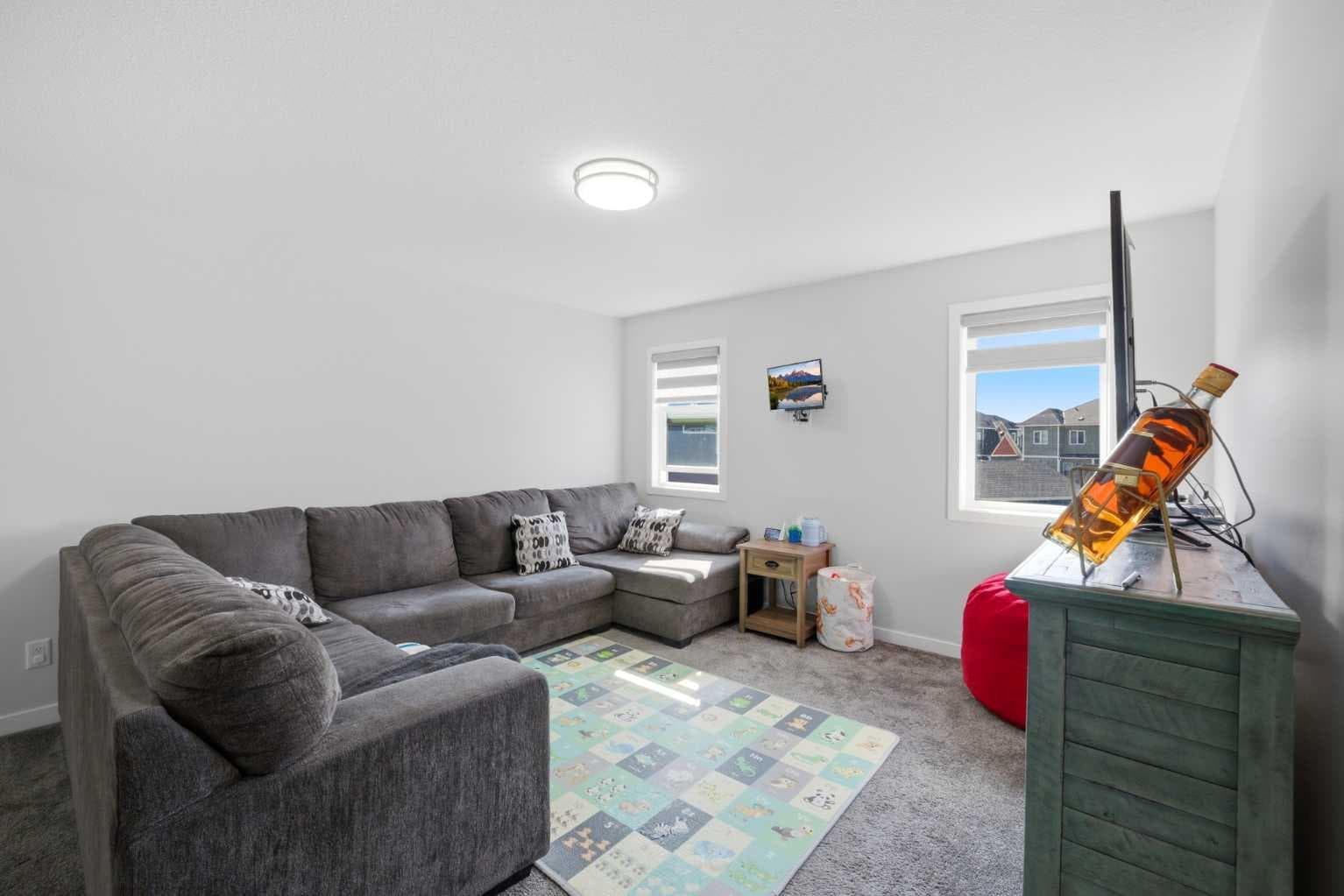 1153 Chinook Gate Bay SW