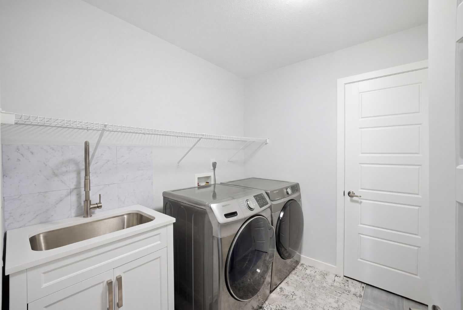 1153 Chinook Gate Bay SW
