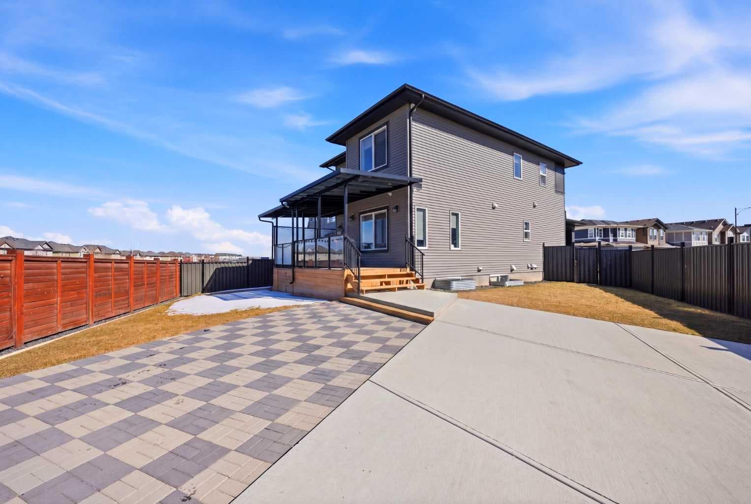1153 Chinook Gate Bay SW