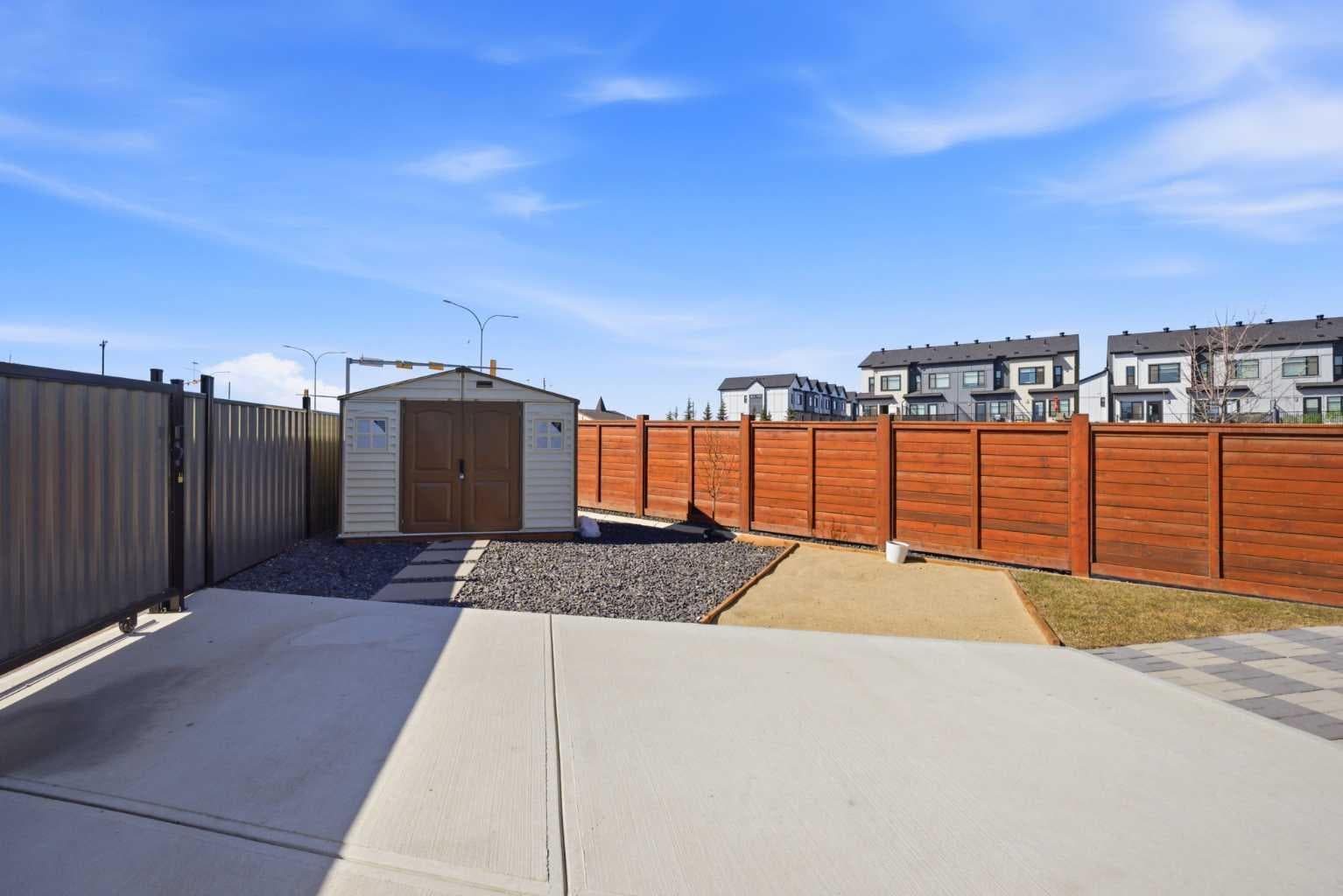 1153 Chinook Gate Bay SW