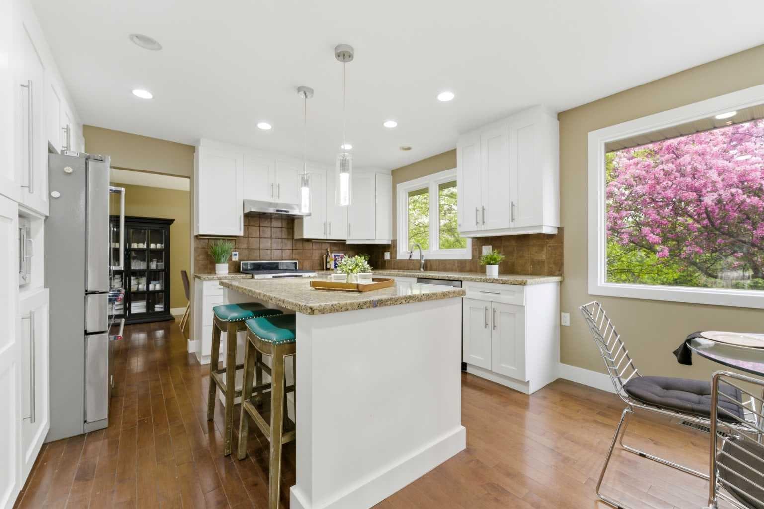 36 Varsity Estates Court NW