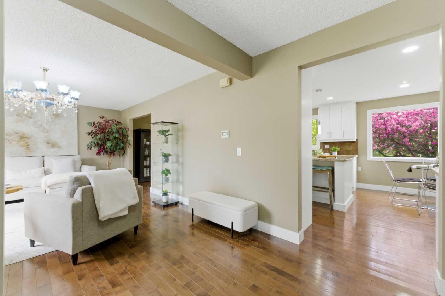 36 Varsity Estates Court NW