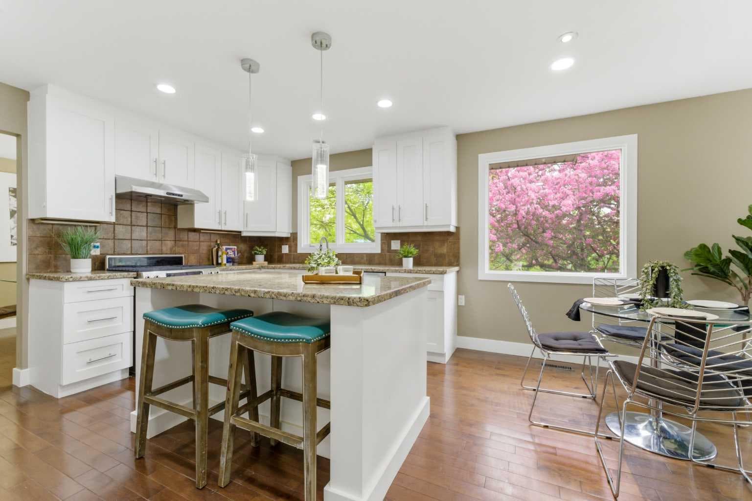 36 Varsity Estates Court NW
