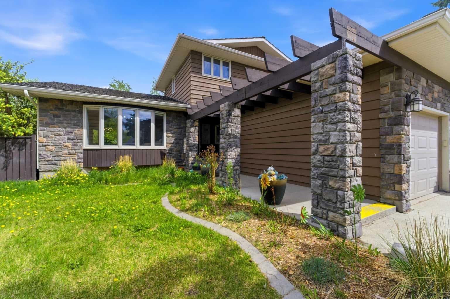 36 Varsity Estates Court NW