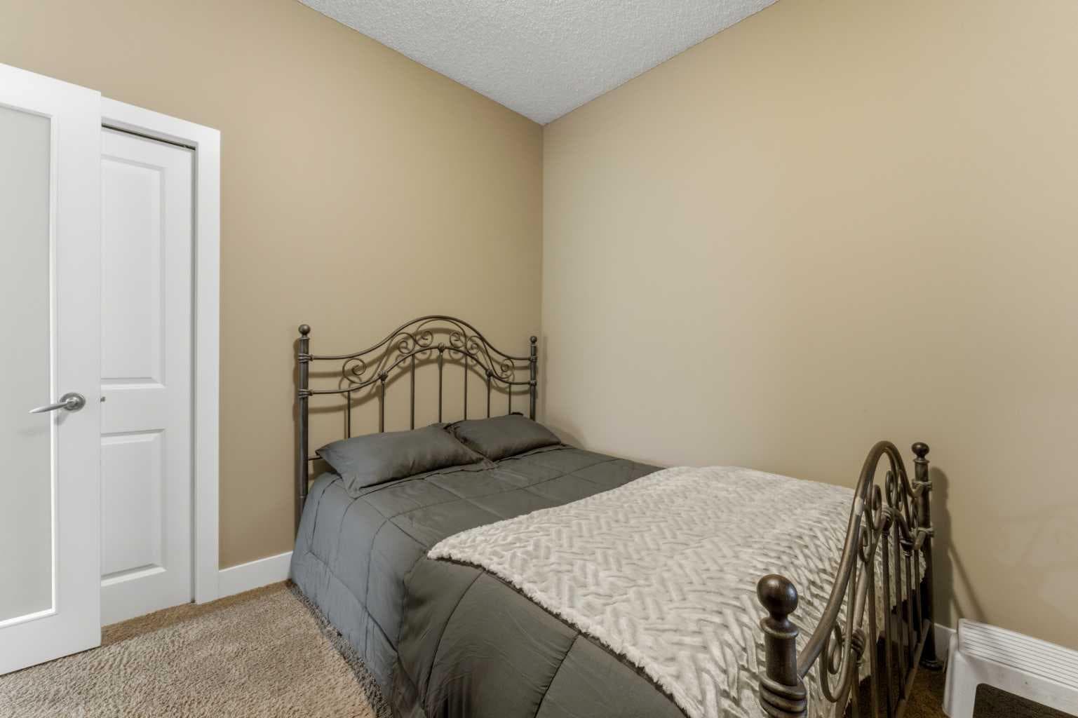 36 Varsity Estates Court NW