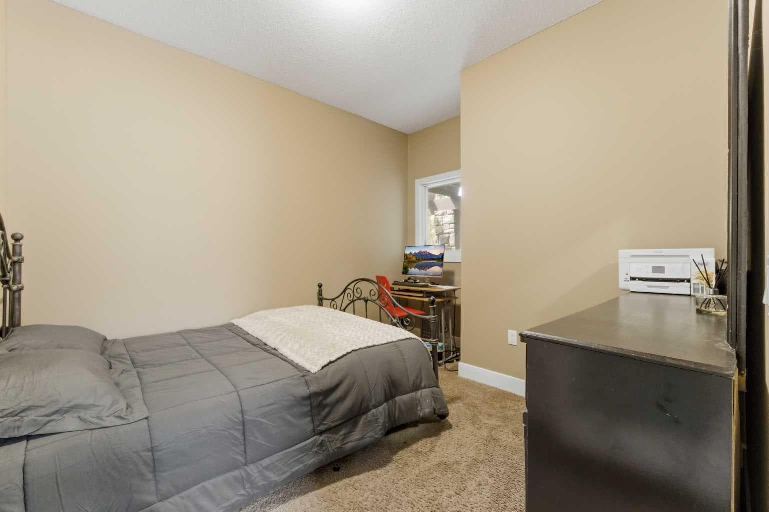 36 Varsity Estates Court NW
