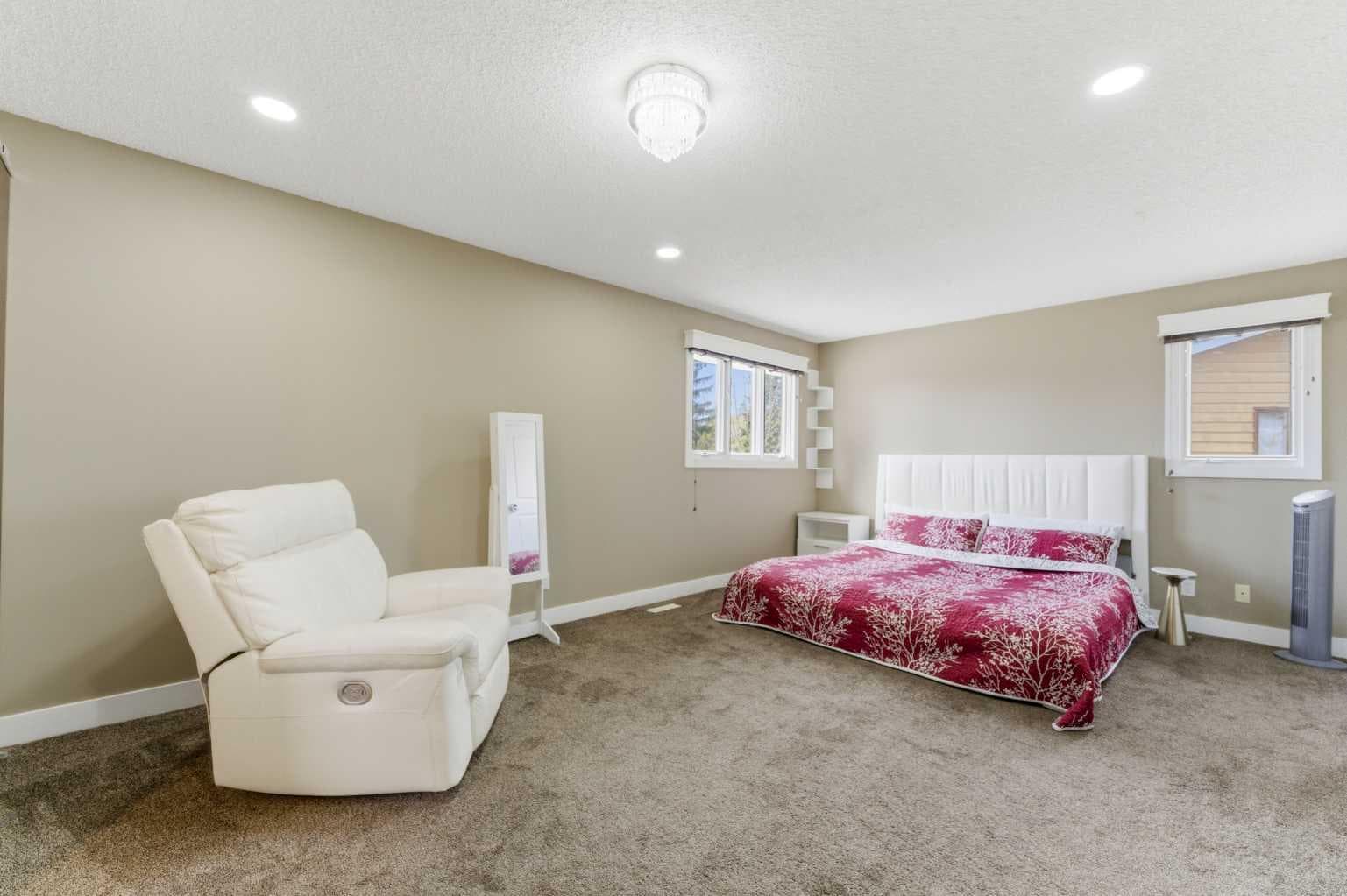 36 Varsity Estates Court NW