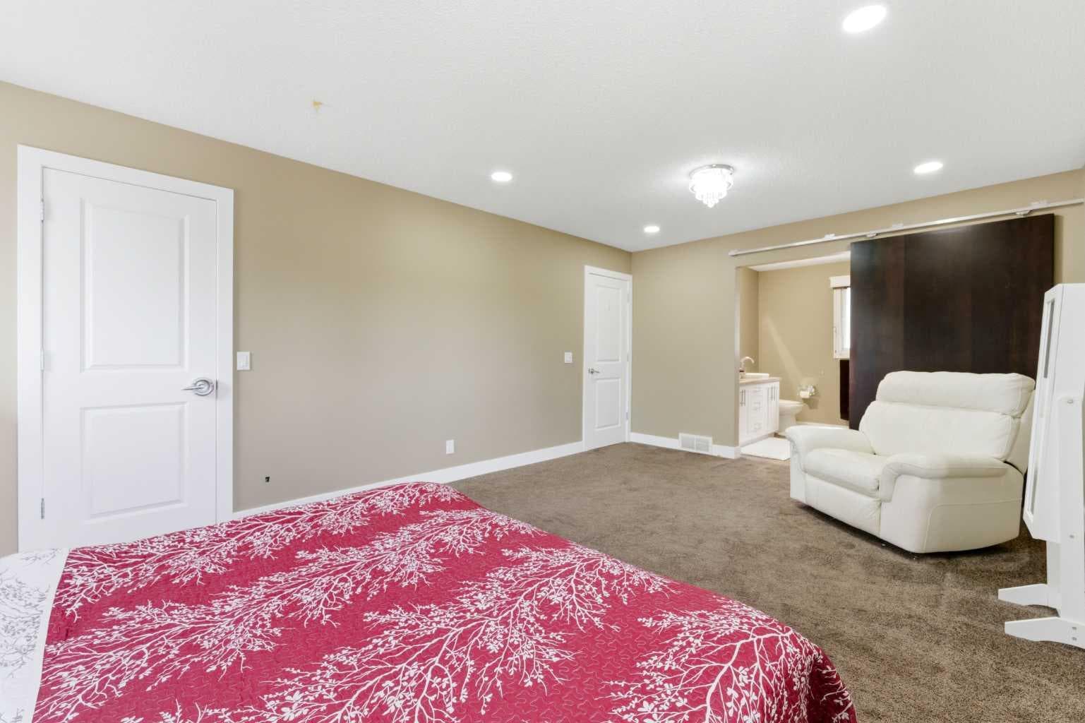 36 Varsity Estates Court NW