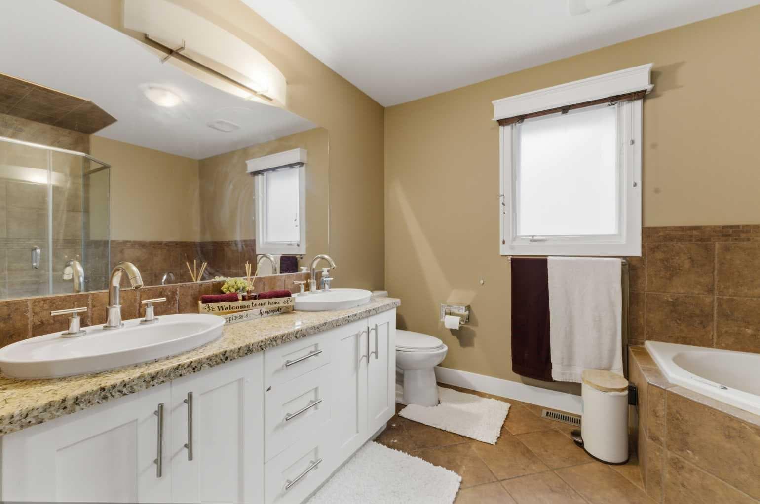 36 Varsity Estates Court NW