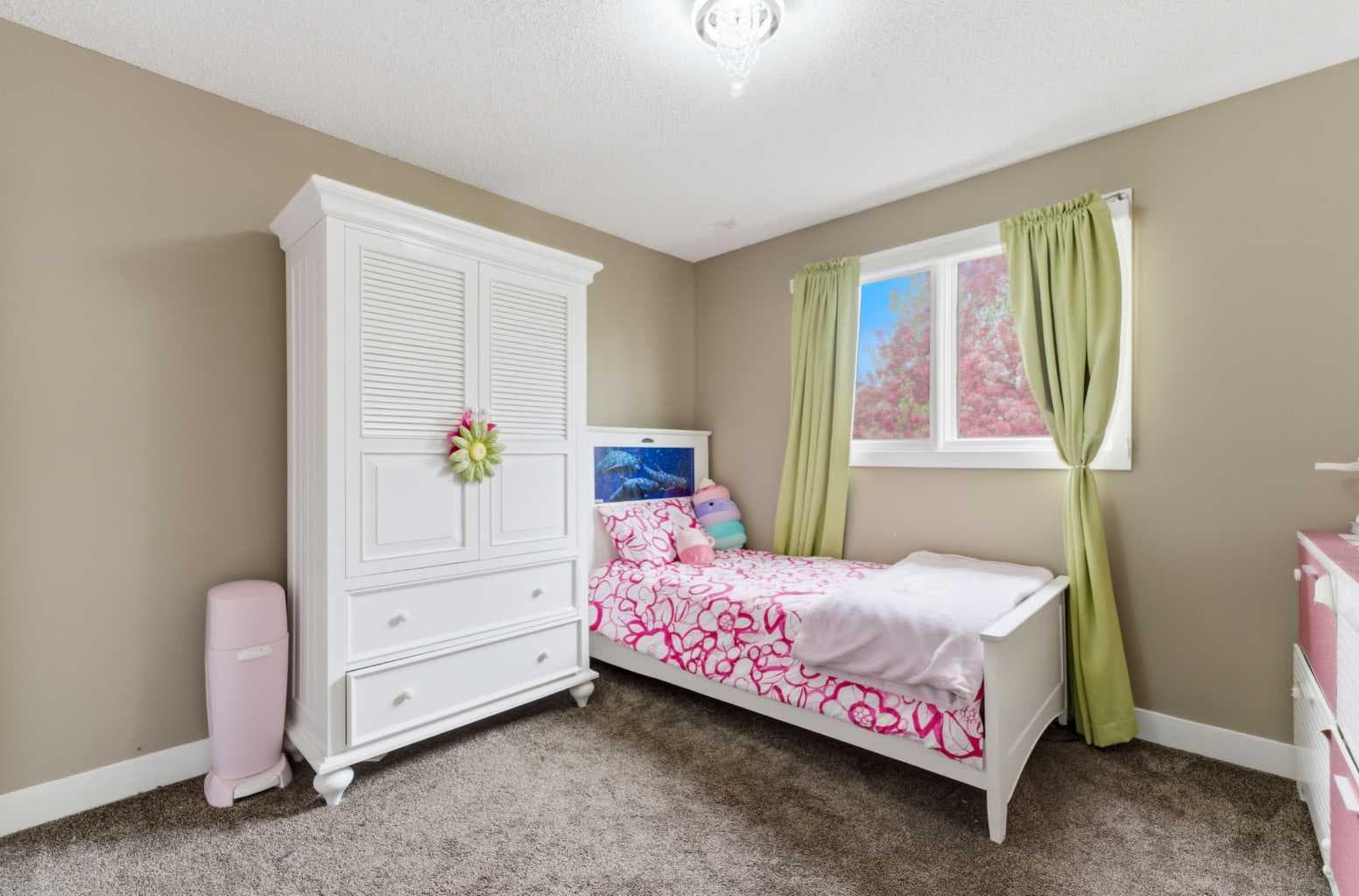 36 Varsity Estates Court NW