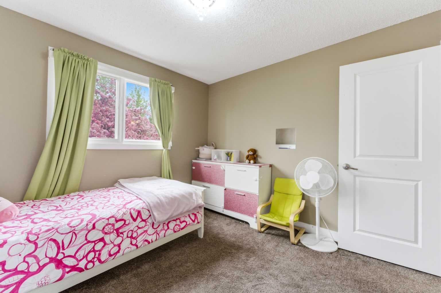 36 Varsity Estates Court NW