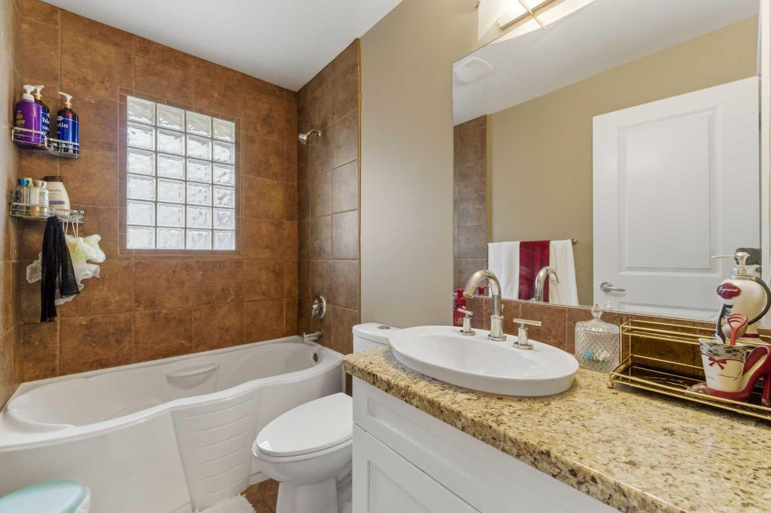 36 Varsity Estates Court NW