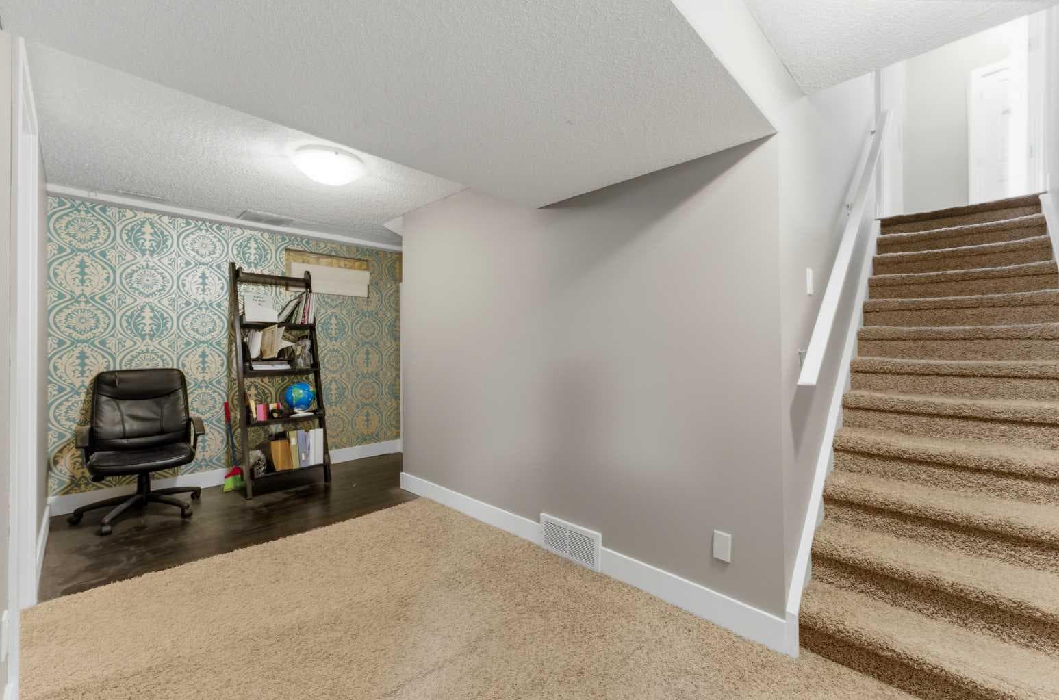 36 Varsity Estates Court NW