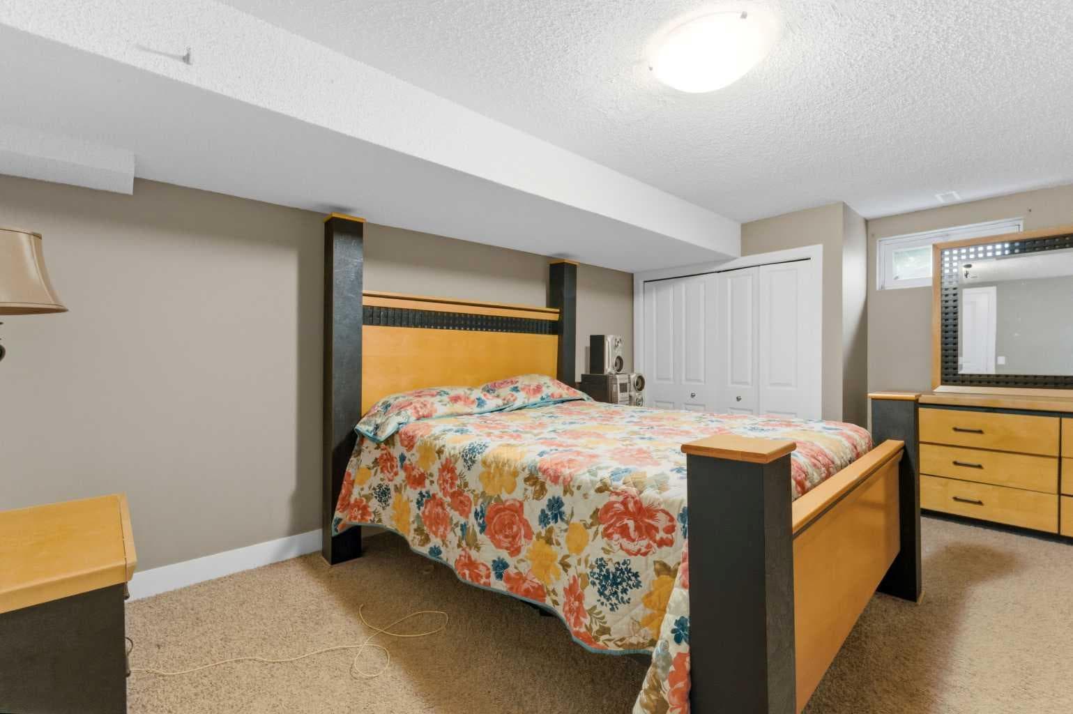36 Varsity Estates Court NW