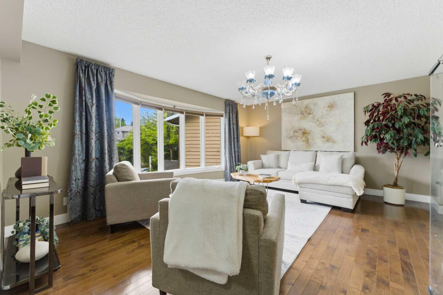 36 Varsity Estates Court NW