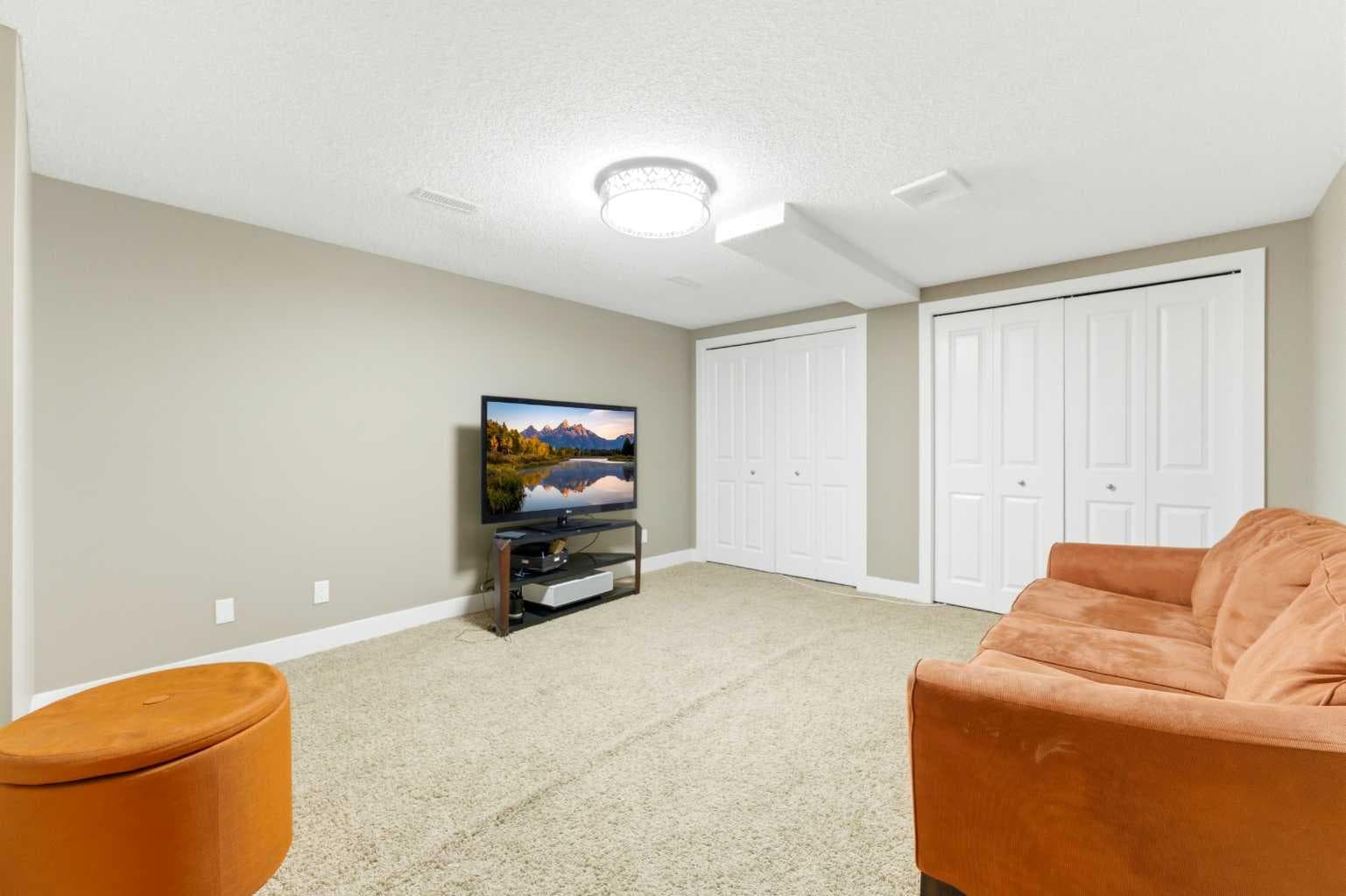 36 Varsity Estates Court NW