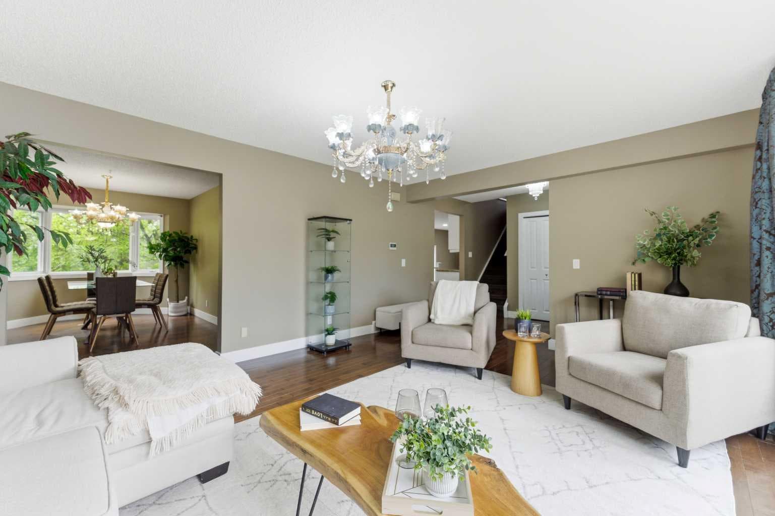 36 Varsity Estates Court NW