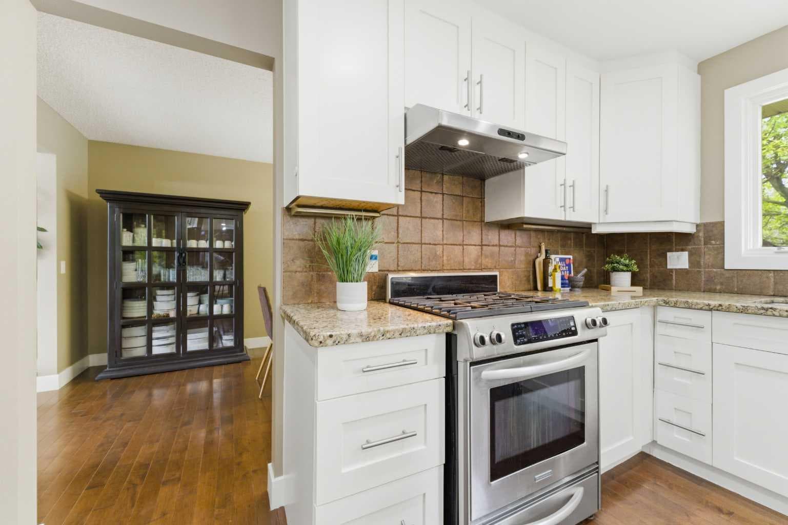 36 Varsity Estates Court NW