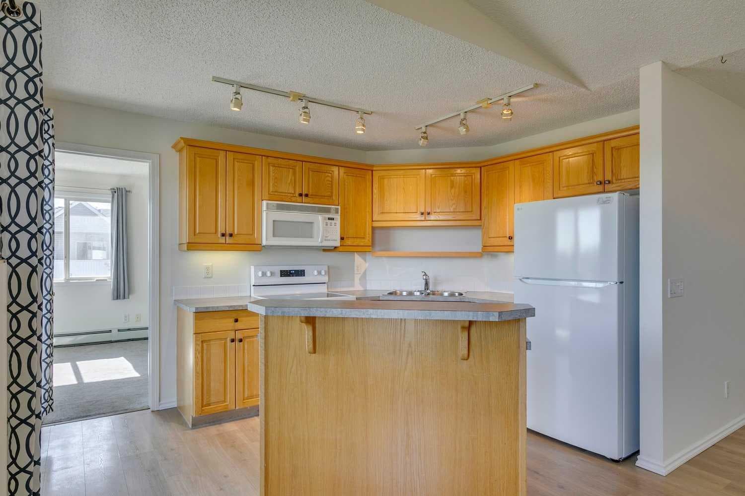 301, 7301 Valleyview Park SE