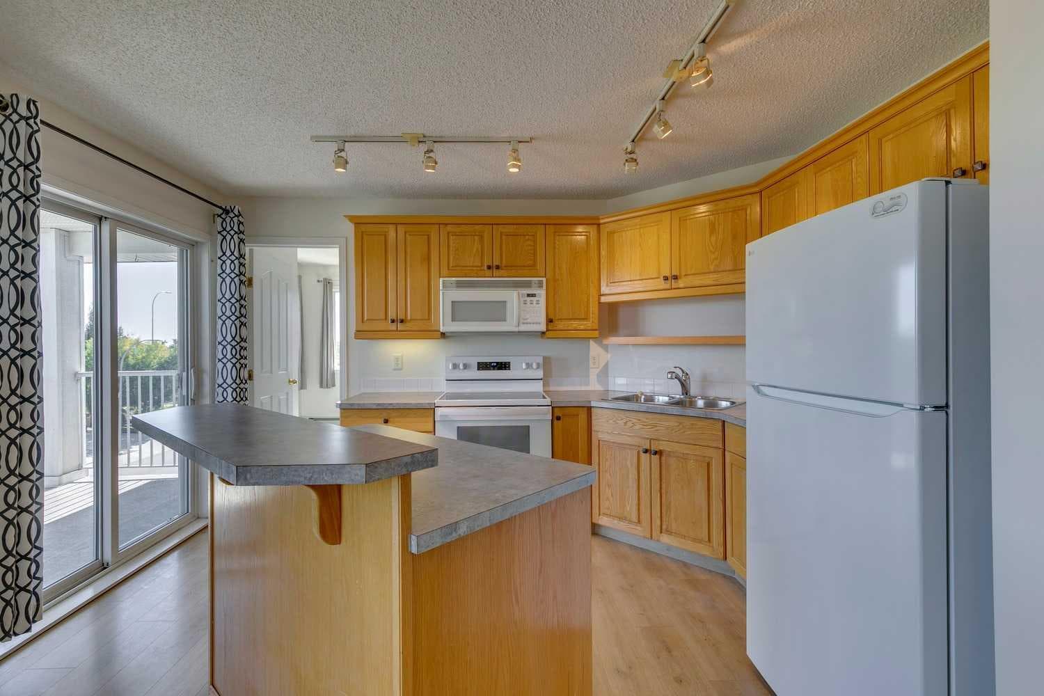 301, 7301 Valleyview Park SE