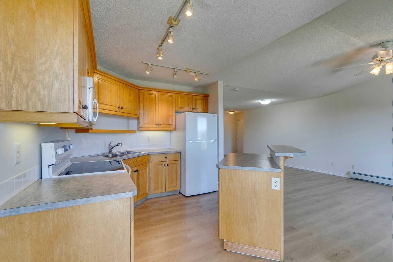 301, 7301 Valleyview Park SE