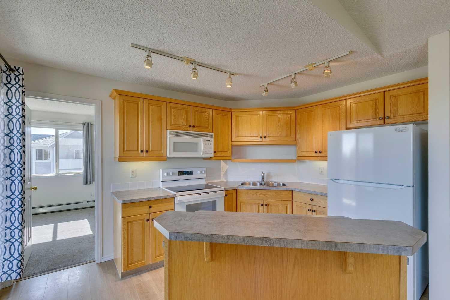 301, 7301 Valleyview Park SE