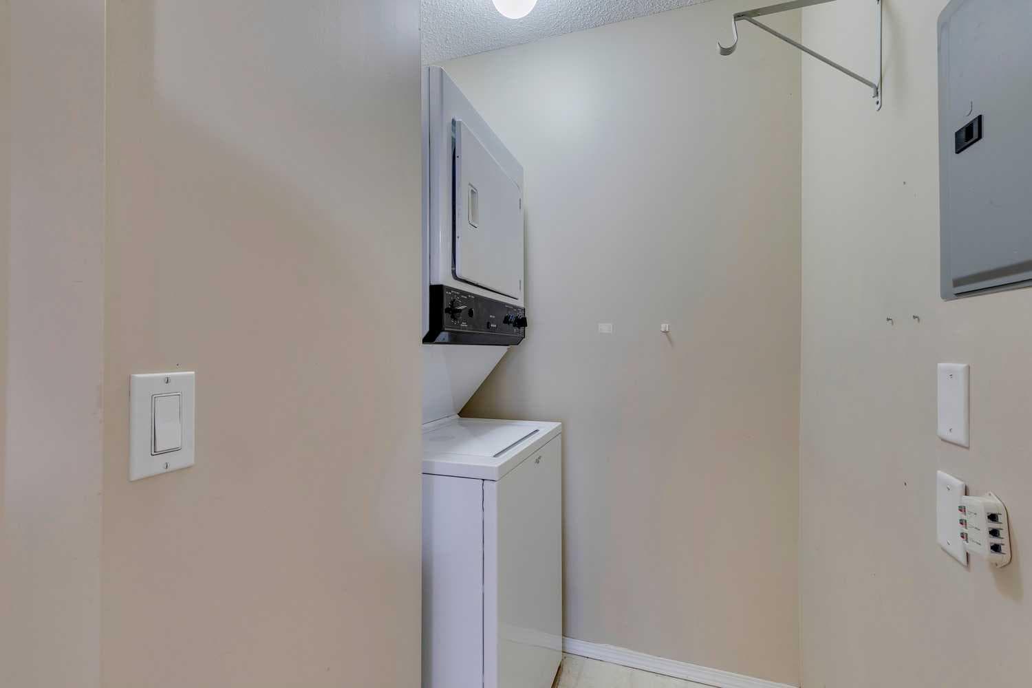 301, 7301 Valleyview Park SE