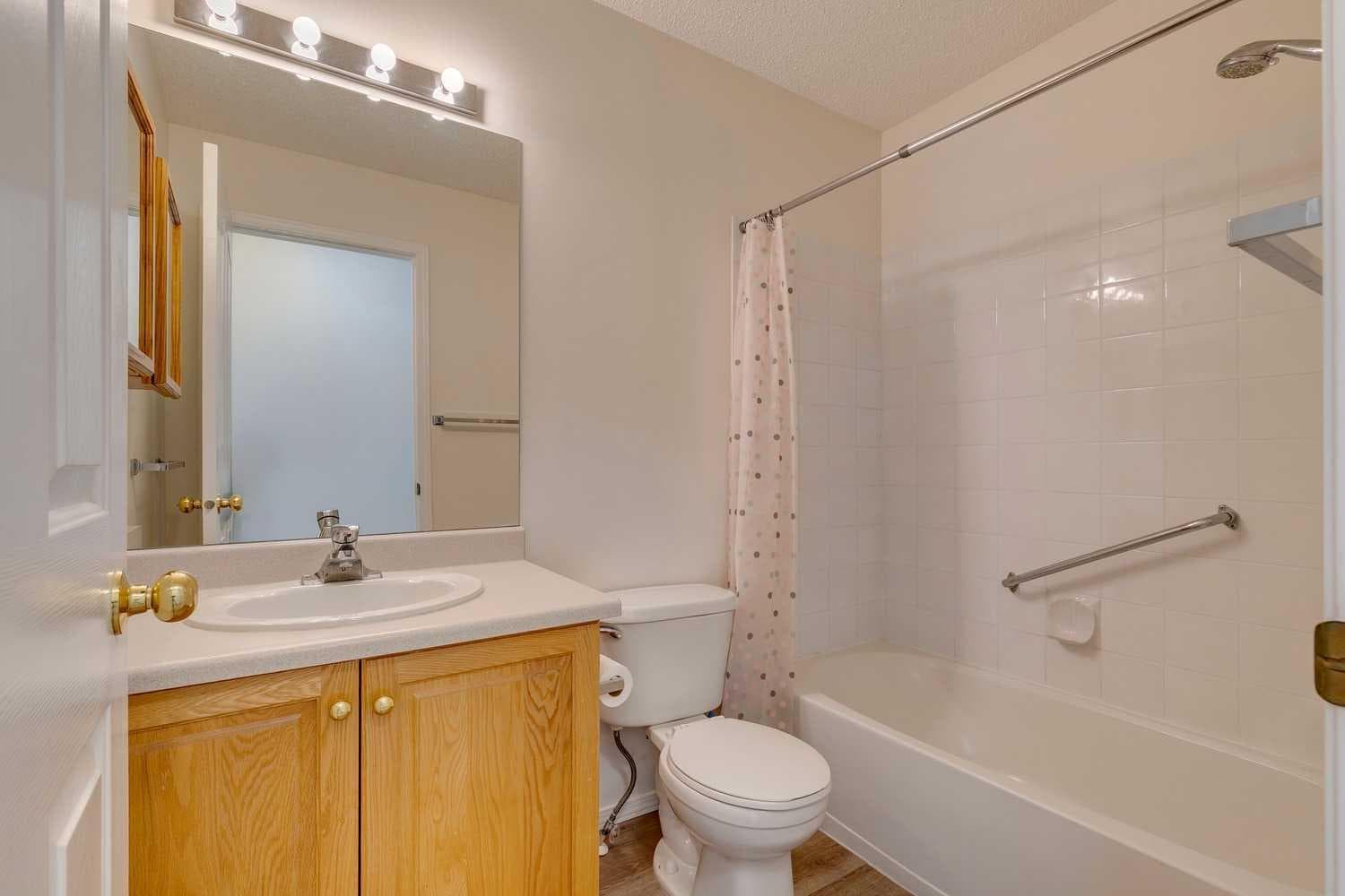 301, 7301 Valleyview Park SE