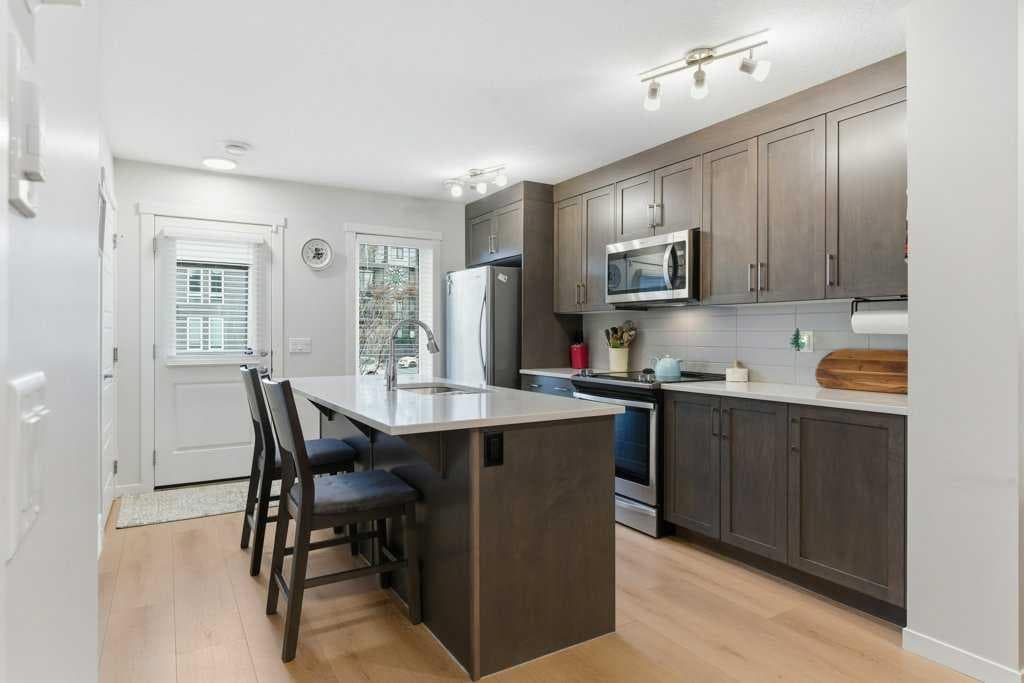 410, 338 Seton Circle SE
