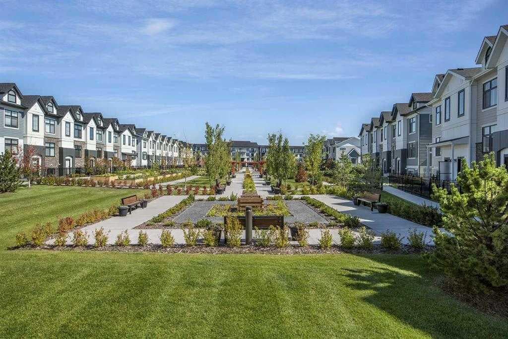 408, 255 Les Jardins Park SE