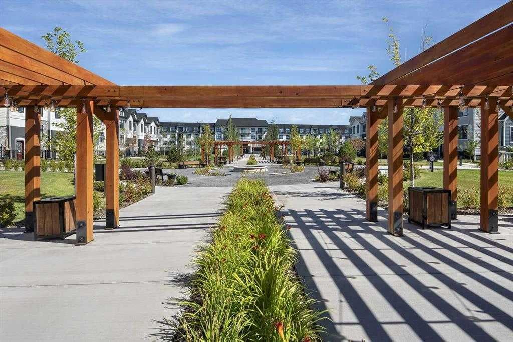 408, 255 Les Jardins Park SE