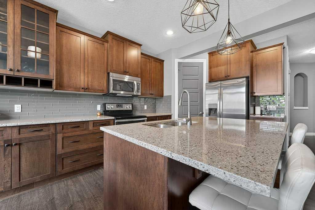 76 Rainbow Falls Boulevard 
