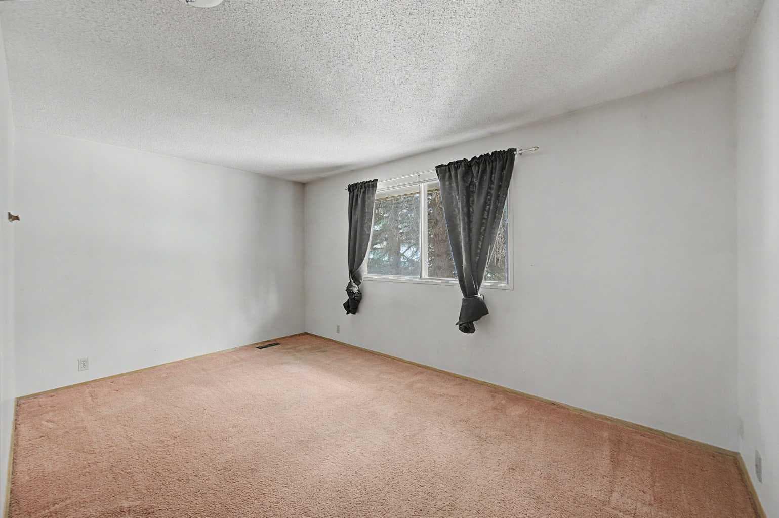 1032 Varsity Estates Drive NW