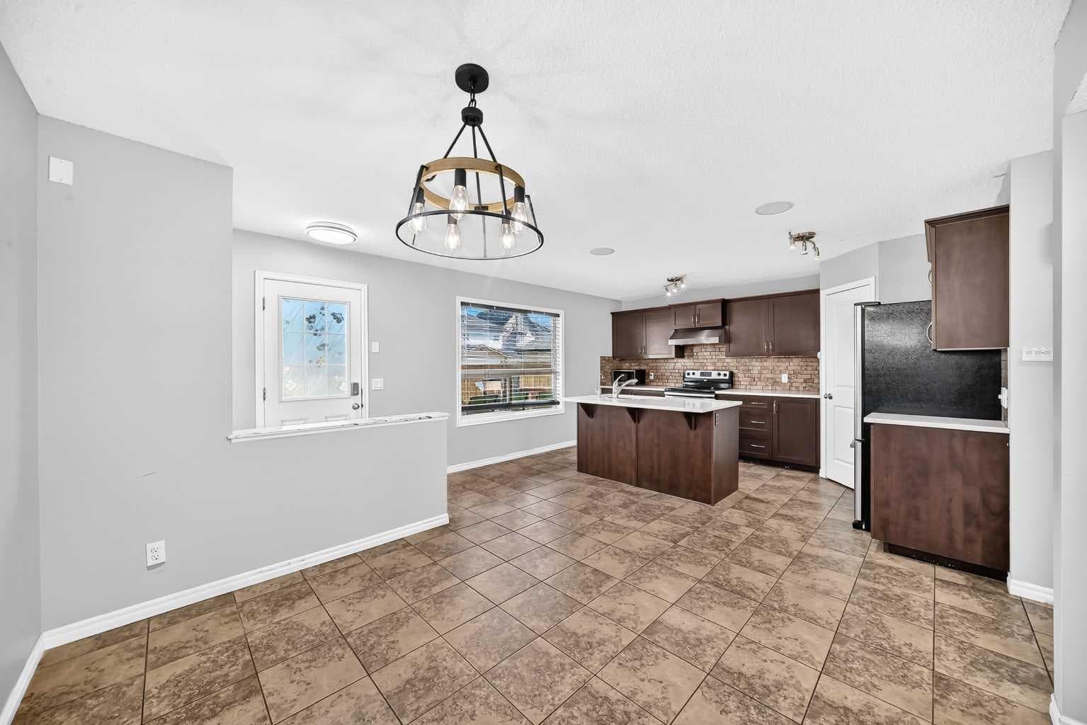 16 Skyview Springs Road NE