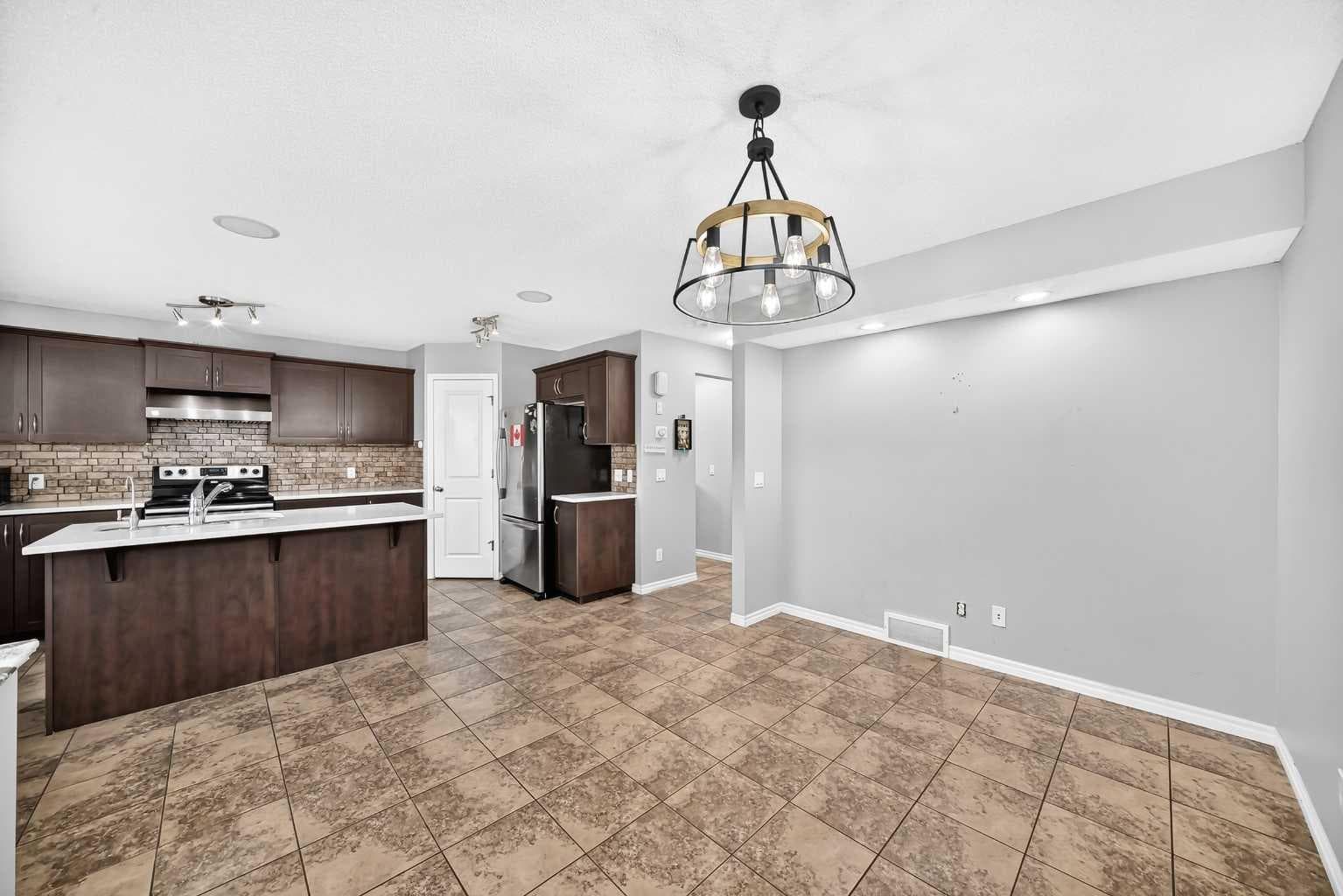 16 Skyview Springs Road NE